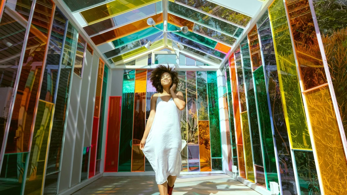 5 party dresses για να απογειώσεις το quiet luxury style - Για σένα που το glam είναι συνώνυμο της απλότητας