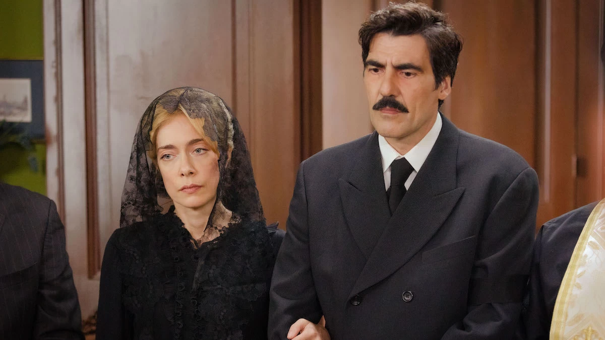 Έρωτας Φυγάς: Εκείνος νεκρός από πυροβολισμό και υπόλοιποι από βόμβα; - Το φινάλε βάφεται με αίμα στον γάμο τους