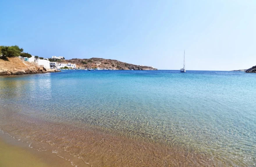 Φάρος παραλία Σίφνος