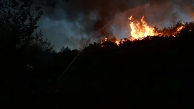 Πυρκαγιές στην Αττική: Χωρίς ενεργό μέτωπο στη Σταμάτα, «μάχη» με τις αναζωπυρώσεις στην Κερατέα