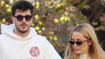 Ελένη Βουλγαράκη - Φώτης Ιωαννίδης: Το τρυφερό φιλί στις διακοπές τους στην Ίο (Φωτογραφία)