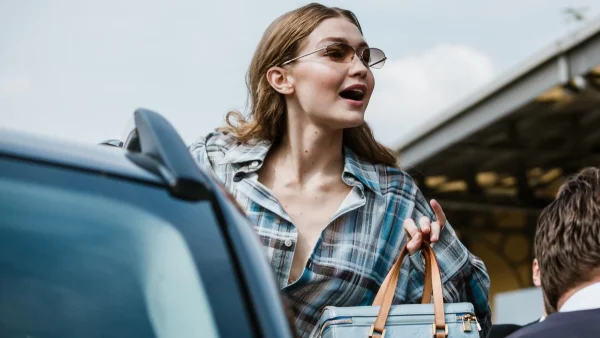 H Gigi Hadid φόρεσε το πιο απροσδόκητο φόρεμα του καλοκαιριού - Έγινε viral