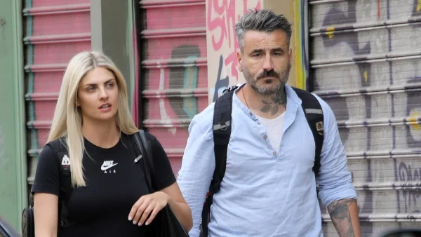 Γιώργος Μαυρίδης: "Σούσουρο" το βίντεο με τη συνοδό του σε παραλία - Μαζί με φίλη της πρώην συζύγου του, Κρίστη Καθάργια