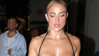 Ιωάννα Τούνη: Απαθανατίστηκε βράδυ με αποκαλυπτικό φόρεμα στα στενά της Μυκόνου - Όλα τα βλέμματα στο ρούχο της