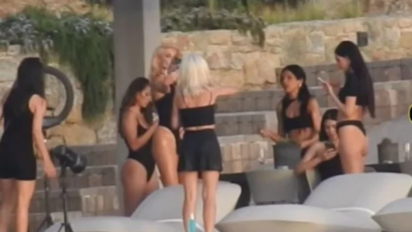 Ιωάννα Τούνη: Την τραβούσαν βίντεο και δεν το είχε καταλάβει - Η χλιδάτη βίλα που μένει στην Μύκονο