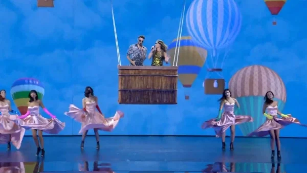 J2US – Η Πηνελόπη Αναστασοπούλου... «πέταξε» απ' το live: Μαγνητοσκοπημένη η εμφάνισή της