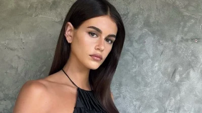 Liquid brunette hair: Eίναι η πιο hot τάση στα μαλλιά που κυριαρχεί φέτος το καλοκαίρι!