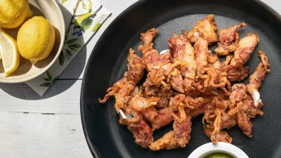 Πως να τηγανίσεις σωστά καλαμαράκια: 10+1 μυστικά της Αργυρώς για να μην βγουν ξεροψημένα έξω και ροζ μέσα