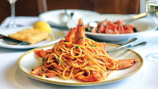 Η ξακουστή γαριδομακαρονάδα