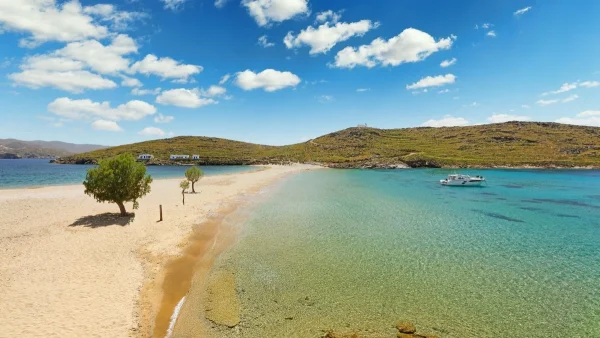 Εναλλακτικές διακοπές στην ανεξερεύνητη Κύθνο: Απαράμιλλη γοητεία με άρωμα καλοκαιριού