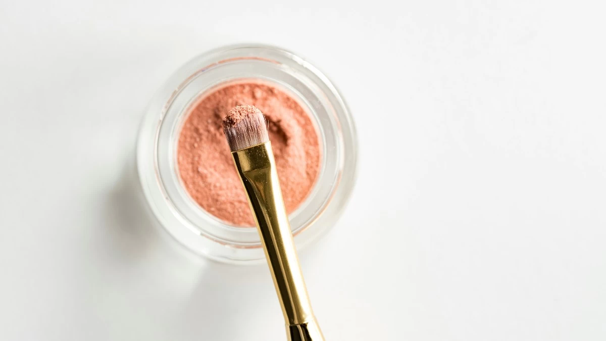 Τέσσερα makeup tips για το πιο λαμπερό μακιγιάζ