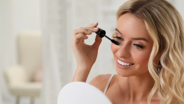 Αδιάβροχη μάσκαρα: Βρήκαμε τις καλύτερες & πιο οικονομικές για να δημιουργήσεις το τέλειο summer eye look!