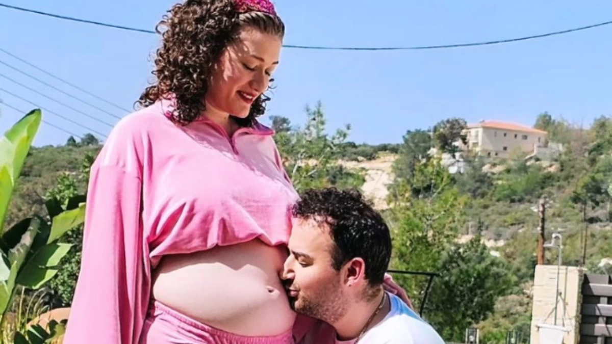 Μαυρίκιος Μαυρικίου: Βουτιές στην πισίνα της πολυτελούς μονοκατοικίας του με την Ιλάειρα - Με μαγιό η ετοιμόγεννη Ζήση (Βίντεο)