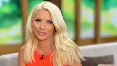 Ελένη Μενεγάκη: Σού δείχνει πώς θα φορέσεις το total black το καλοκαίρι με τον πιο σωστό τρόπο