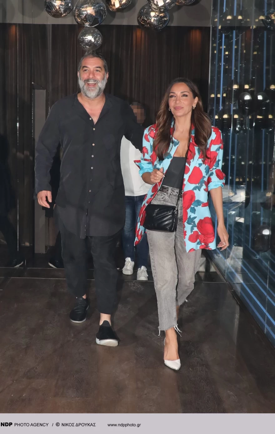 Βασίλης Μπισμπίκης - Δέσποινα Βανδή - Έξοδος