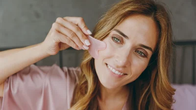 Βραδινή ρουτίνα ομορφιάς μετά τα 40 για νεανικό και λαμπερό δέρμα!