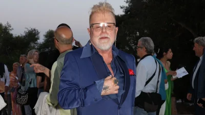 Ο Νίκος Αποστολόπουλος σε βραδινή του έξοδο