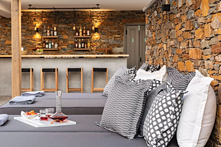 Chora Hythnos Suites λεπτομέρειες μπαρ