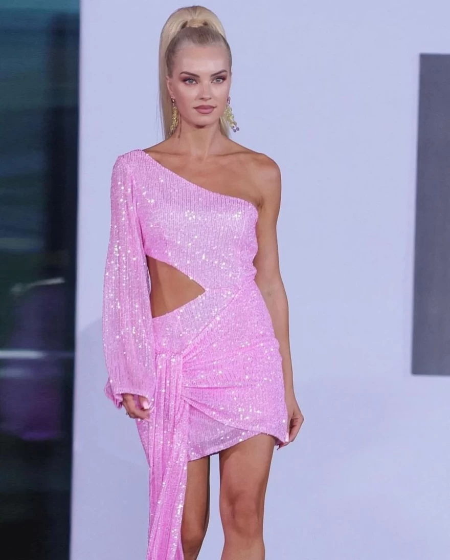 τζούλια νόβα