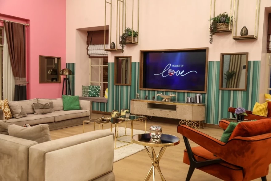 Power of Love σπίτι