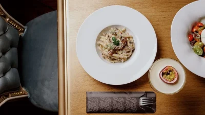 Το κορυφαίο εστιατόριο στην καρδιά της Αθήνας για μια απολαυστική γαστρονομική εμπειρία με φόντο την Ακρόπολη