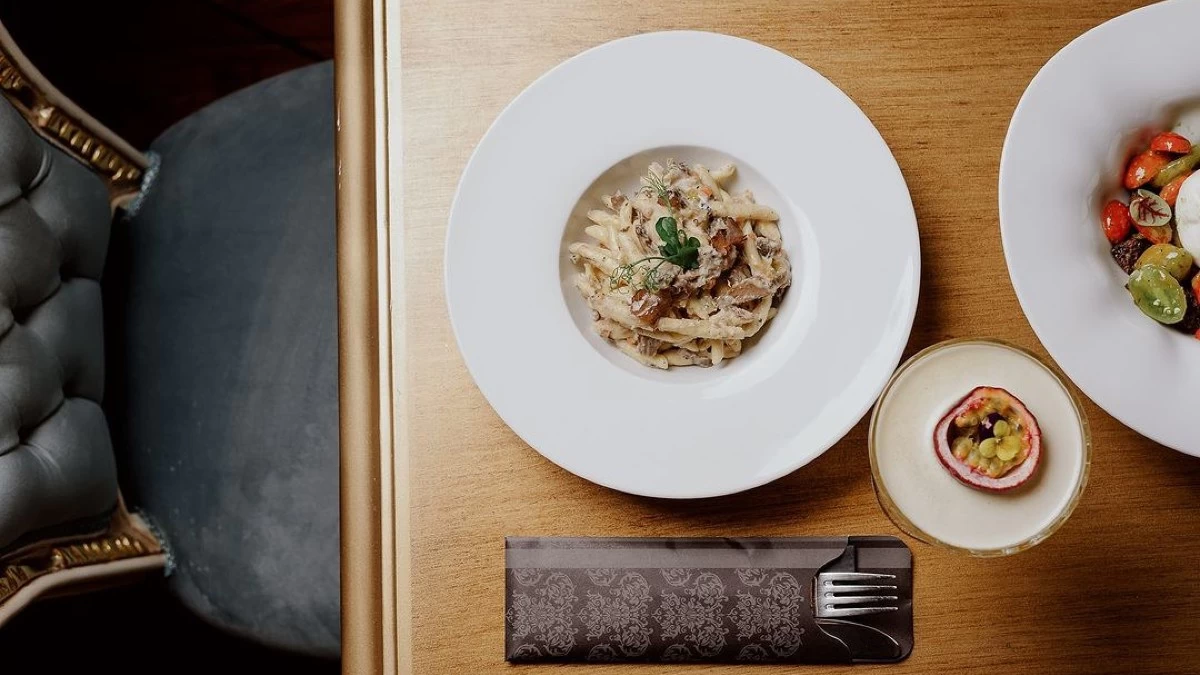 Το κορυφαίο εστιατόριο στην καρδιά της Αθήνας για μια απολαυστική γαστρονομική εμπειρία με φόντο την Ακρόπολη