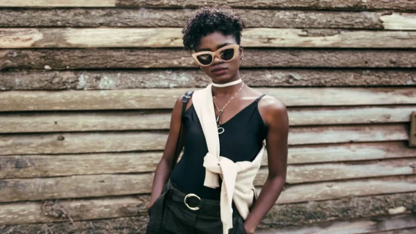 Νοσταλγικό & γοητευτικό: Αυτό το αξεσουάρ θα βάλει μια σοφιστικέ πινελιά στο look σου