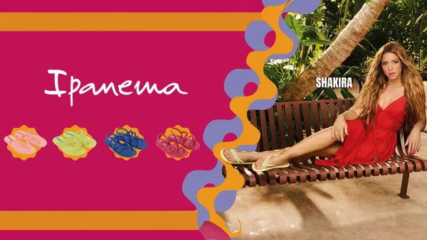 Flip-flop season: Η Shakira φόρεσε 4 τάσεις και πρέπει να τις φορέσεις κι εσύ!