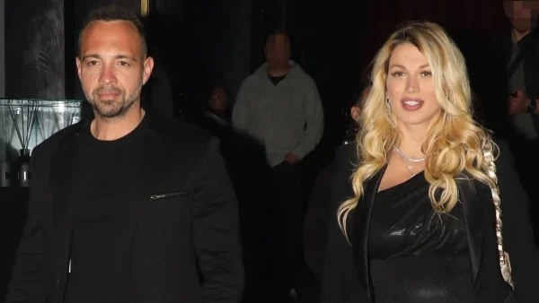 Κωνσταντίνα Σπυροπούλου: Την φιλούσε με πάθος σε βραδινή τους έξοδο - Τρυφερές στιγμές στην αγκαλιά του Σταθοκωστόπουλου