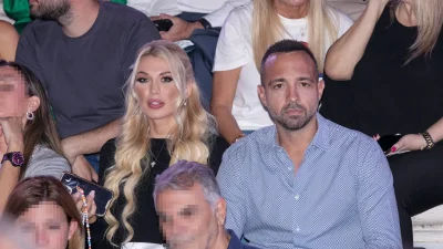 Βασίλης Σταθοκωστόπουλος: Το φιλί στην ετοιμόγεννη Σπυροπούλου στις κερκίδες του γηπέδου του Παναθηναϊκού