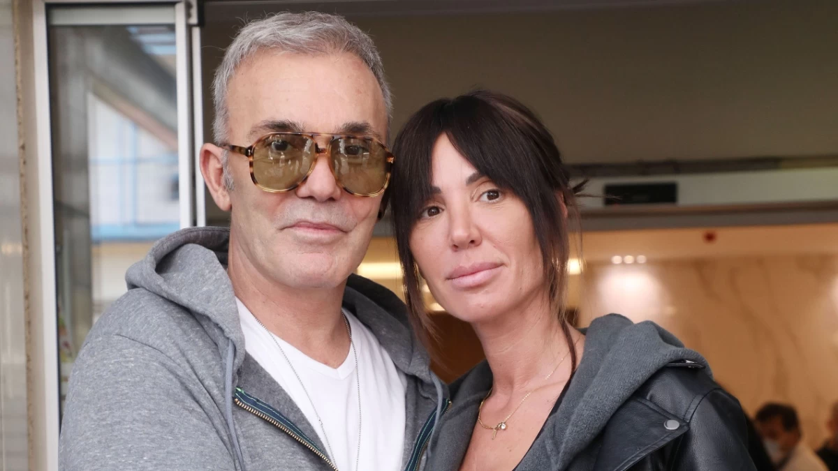 Λελέ Γκόφα: Στο νοσοκομείο η σύντροφος του Στέλιου Ρόκκου - Στο πλευρό της ο τραγουδιστής