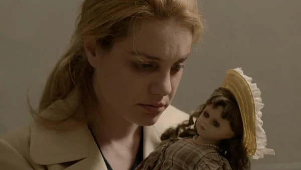 Το Προξενιό της Ιουλίας: Νέος γύρος βασανιστηρίων για την Ιουλία και στη φυλακή - Η αλήθεια για τη μητέρα που είχε βιαστεί και έδωσε για υιοθεσία το παιδί της στη φόρα