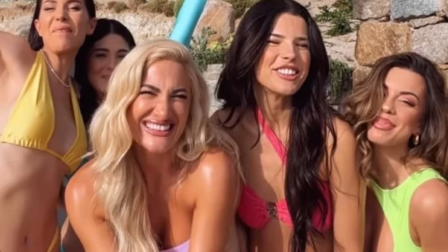 ιωάννα τούνη με φίλες της