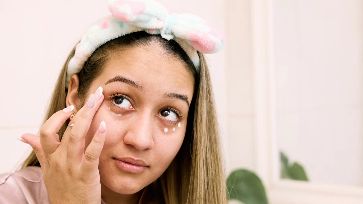 Έτσι θα αντιμετωπίσεις τις σακούλες και το πρήξιμο κάτω από τα μάτια