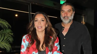 Βασίλης Μπισμπίκης & Δέσποινα Βανδή: Πιο διακριτικοί από ποτέ στα μπουζούκια - Ο ηθοποιός της χάιδευε τρυφερά το πόδι