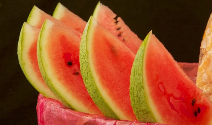 καρπούζι σε φέτες