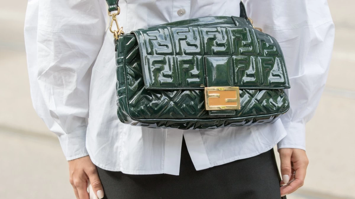 Ξαφνικά αυτό το θηλυκό top πρωταγωνιστεί στο street style -  Δεν είναι μόνο για τις μπαλαρίνες