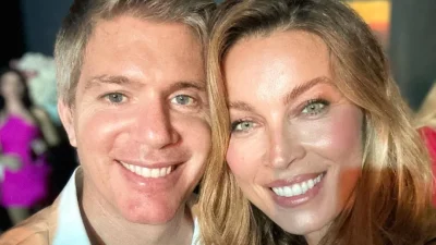 Μαριέττα Χρουσαλά: Με ονειρικό κόκκινο φόρεμα σε γάμο στην Ιταλία - Οι φωτογραφίες αγκαλιά με τον Πατίτσα στη λίμνη Ματζόρε