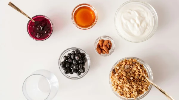 Γιαούρτι: Γιατί τελικά αξίζει μια θέση στη διατροφή σου;