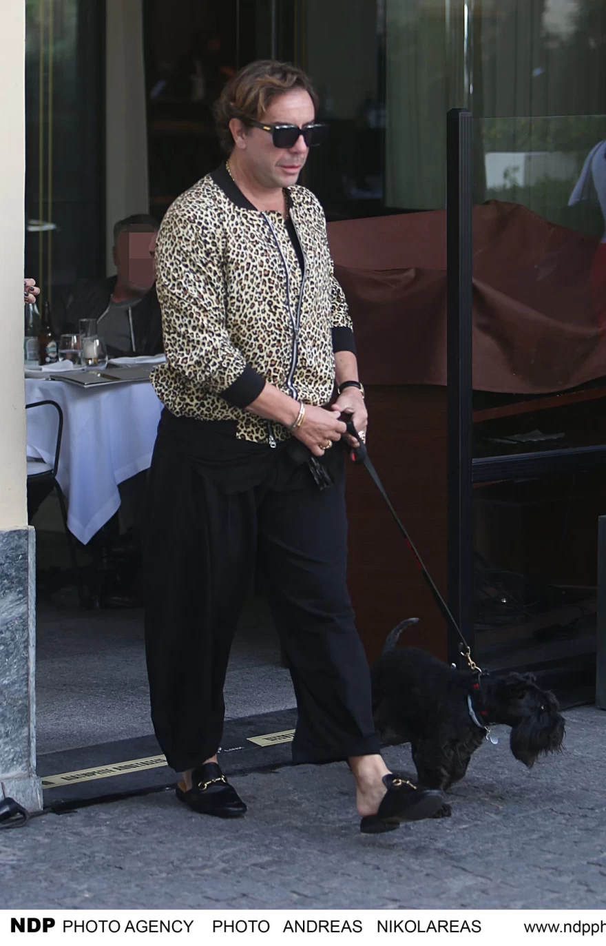 γιώργος μαζωνάκης με τον σκύλο του