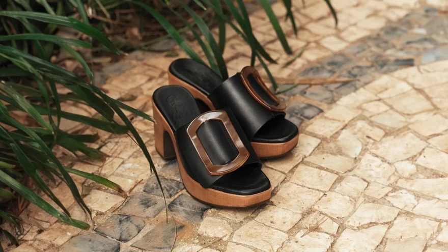 μαύρες πλατφόρμες ontrade.gr