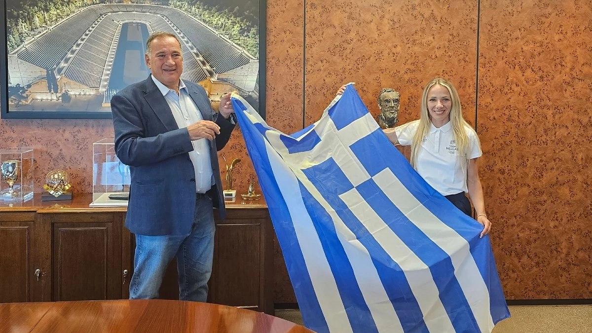 Ολυμπιακοί Αγώνες 2024 – Η Αντιγόνη Ντρισμπιώτη παρέλαβε την ελληνική σημαία: «Είναι τεράστια τιμή»