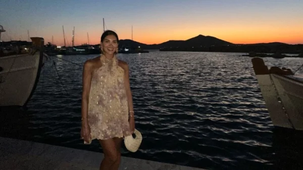 Σταματίνα Τσιμτσιλή: Συνάντηση κορυφής σε χλιδάτο εστιατόριο στην Πάρο - Τα νυχτοπερπατήματα στο νησί με τρεις γυναίκες της τηλεόρασης