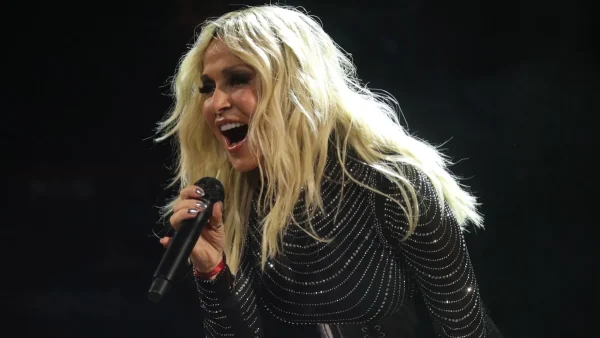 Άννα Βίσση: «Βυθίστηκε» στο σκοτάδι η συναυλία της – Συγκινεί η πρώτη της αντίδραση