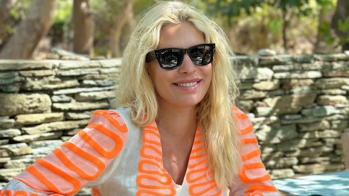 Ελένη Μενεγάκη - Ξεκίνησε διακοπές και δηλώνει: «Ευτυχία είναι, να μοιράζεσαι στιγμές με τους αγαπημένους σου»