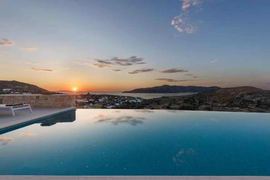 Anemolethe Suites Hotel πισίνα