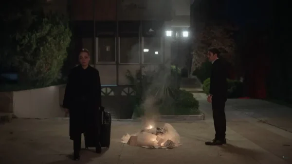 Bahar-Καινούργια αρχή: Βάζει φωτιά στο νυφικό της! Η Μπαχάρ εγκαταλείπει τον Τιμούρ - «Σου δίνω μια τελευταία ευκαιρία, με απατάς μαζί της;»