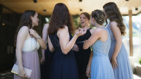 Είναι επίσημο: Αυτό είναι το μαύρο φόρεμα που θα βλέπεις ασταμάτητα το καλοκαίρι