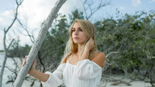 Σε αυτό το φόρεμα "ορκίζονται" οι fashionistas στο Λονδίνο & το Μιλάνο