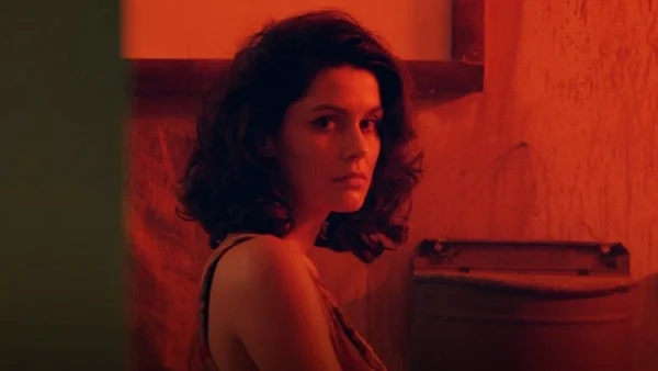 Ψυχοκόρες (3/7): Η Δεσποινιώ συναντάει τον αδερφό της στην Τρούμπα - Την σώζει από βέβαιο θάνατο